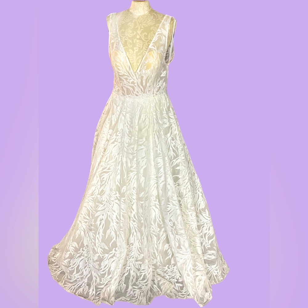 Lucci Lu Wedding Dress size 14 Sparkle Sequin Lace Embroidery Sheer Ballgown